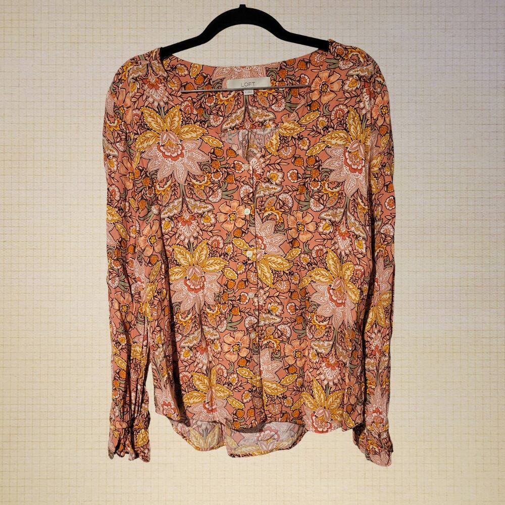 2010s LOFT Medium Pink Floral V-Neck Viscose Blouse Elastic Cuff Sleeve Gathered